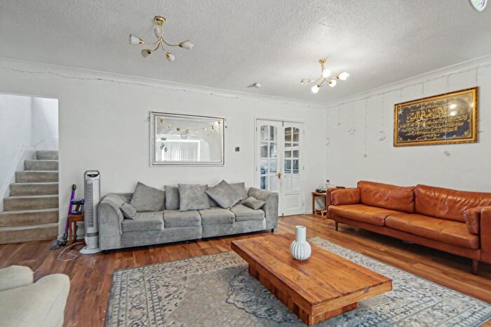 4 Bedroom End Of Terrace House For Sale In Staverton Close, Coventry, CV5