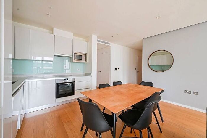 3 Bedroom Flat To Rent In Colville Mansions, Victory Parade, Stratford, London, E20