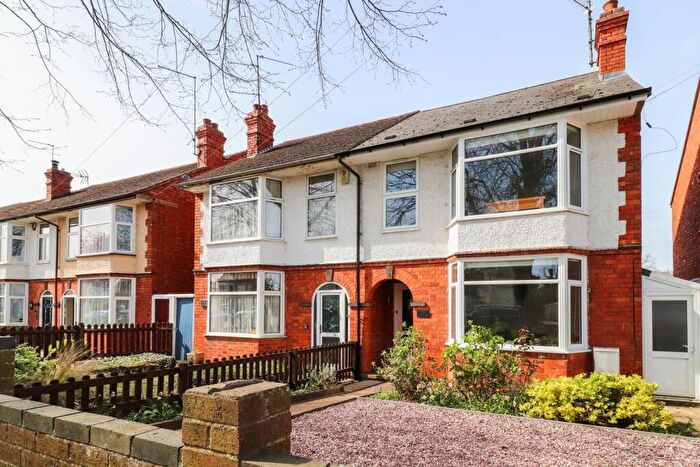 3 Bedroom Semi Detached House For Sale In Park Avenue North, Northampton, NN3