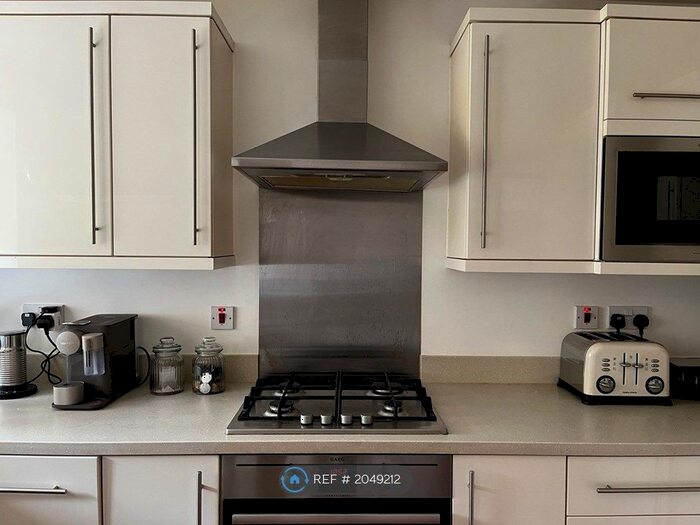 1 Bedroom Flat To Rent In Findlay Mews, Marlow, SL7