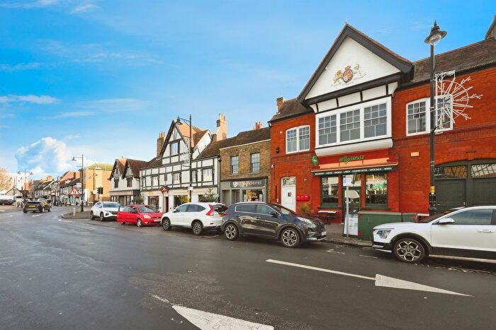 2 Bedroom Flat For Sale In High Street, Hoddesdon, EN11