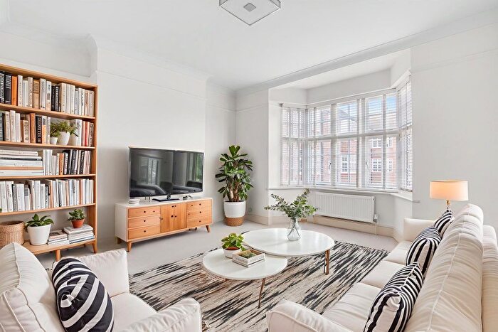 2 Bedroom Flat To Rent In Grove Crescent, Kingston Upon Thames, KT1