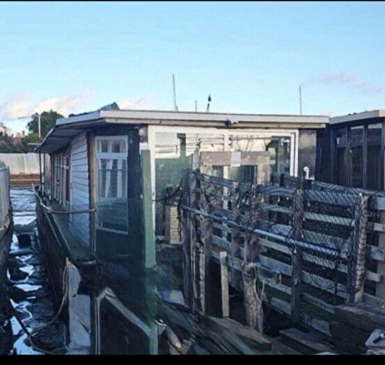 2 Bedroom House Boat For Sale In Maran House Boat, CO16