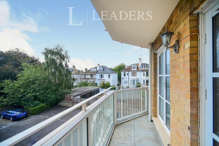 2 Bedroom Flat To Rent In Eaton Gardens, Hove, BN3