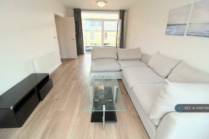 3 Bedroom End Of Terrace House To Rent In Dragons Way, Barnet, EN5