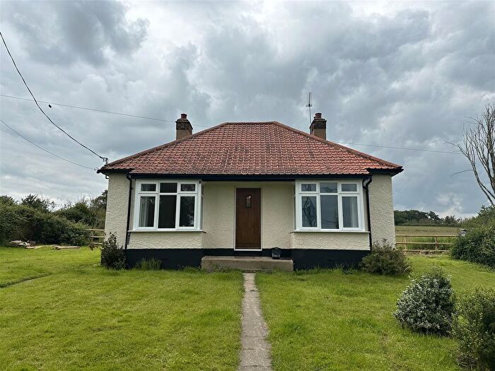 2 Bedroom Bungalow For Sale In Cobbinsend Road, Waltham Abbey, Essex, EN9