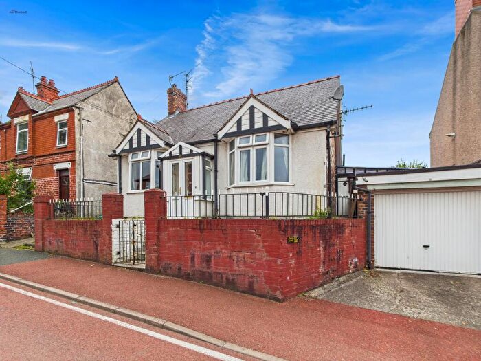 2 Bedroom Bungalow For Sale In Vinegar Hill, Rhosllanerchrugog, LL14