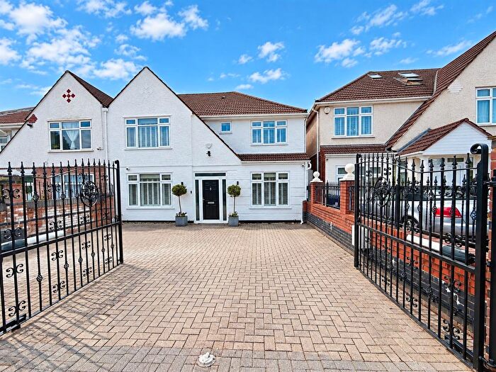 5 Bedroom Semi Detached House For Sale In Uxbridge Road, Southall, UB1
