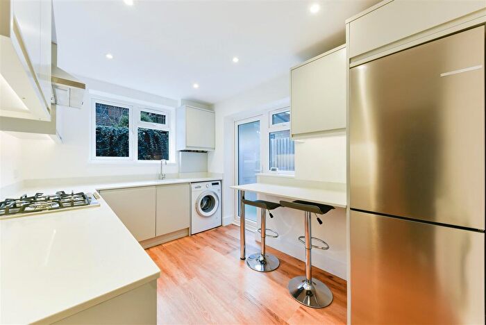 2 Bedroom Flat To Rent In South Park Road, Wimbledon, SW19