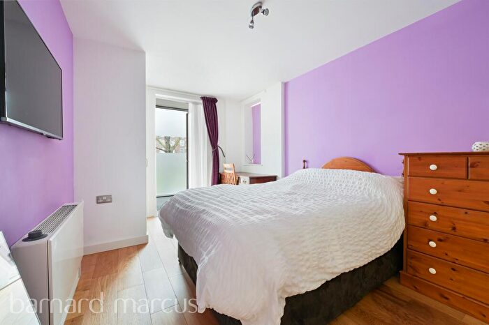 2 Bedroom Flat For Sale In Glengall Road, London, SE15