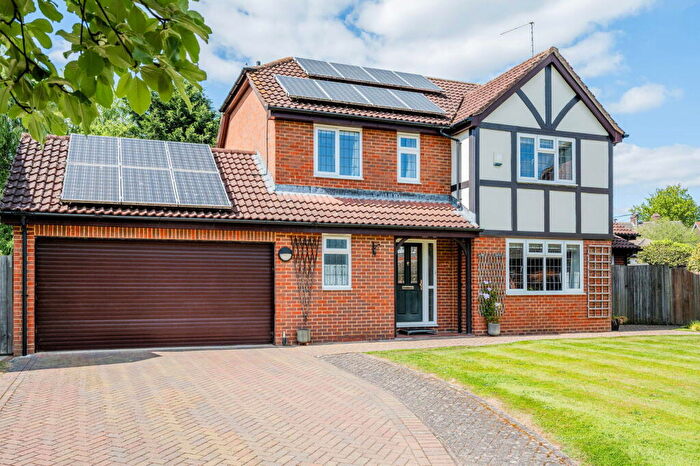 4 Bedroom Detached House For Sale In Lincolns Mead, Lingfield, RH7