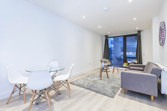 2 Bedroom Flat For Sale In Valencia Close, London, E14