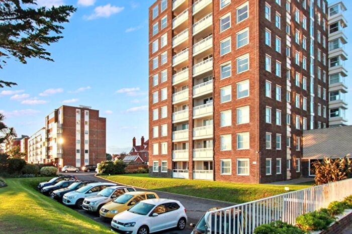 2 Bedroom Flat For Sale In West Parade, BN11