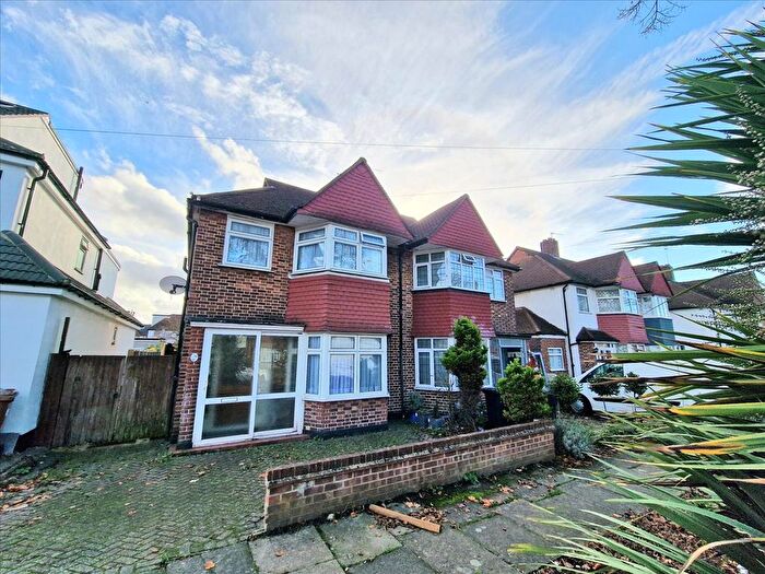 3 Bedroom Semi Detached House For Sale In Daneswood Avenue, London, SE6