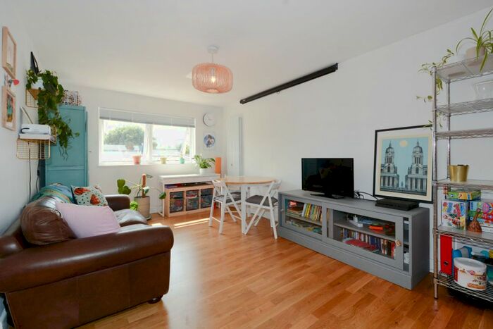 2 Bedroom Flat To Rent In Croft Street, London, SE8