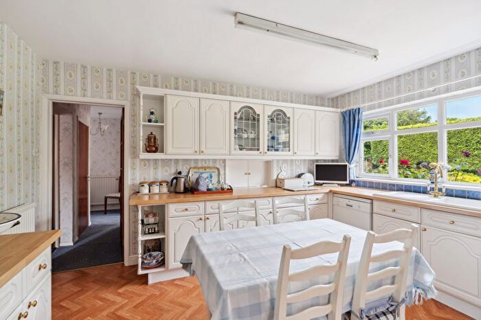 4 Bedroom Detached House For Sale In Maybrook Gardens, High Wycombe, HP13