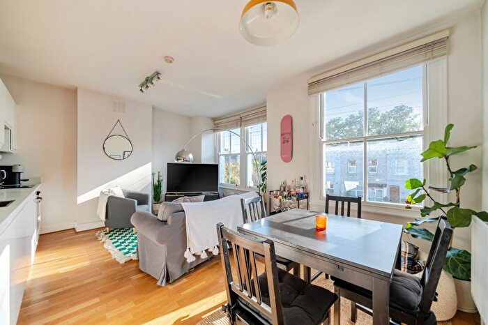2 Bedroom Flat For Sale In Fountain Road, Tooting, London, SW17