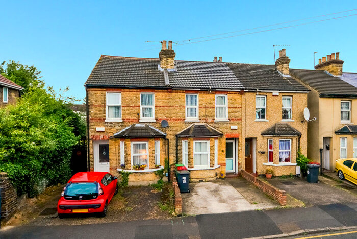 2 Bedroom Terraced House To Rent In Queens Road, SL1