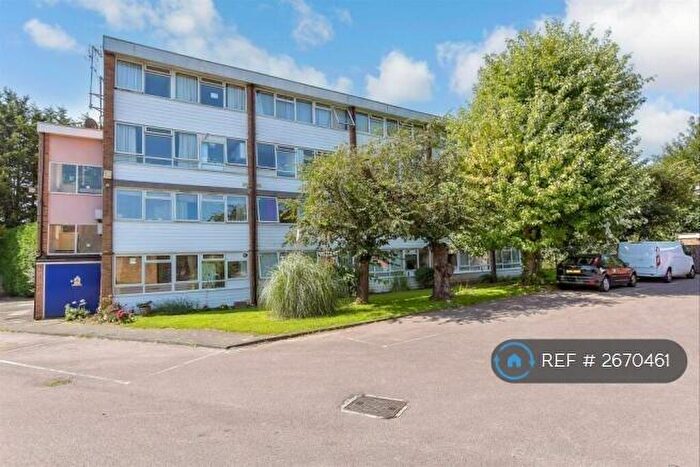 2 Bedroom Flat To Rent In Hainault, Essex, IG6