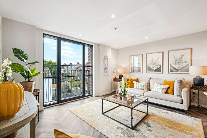 2 Bedroom Flat For Sale In Fallsbrook Road, SW16