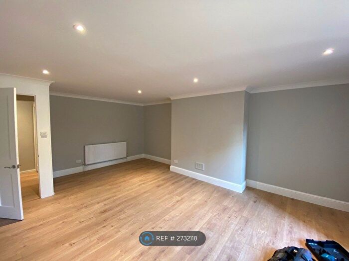 2 Bedroom Flat To Rent In Shooters Hill Road, London, SE3