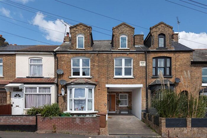 3 Bedroom Maisonette For Sale In Maynard Road, Walthamstow, E17