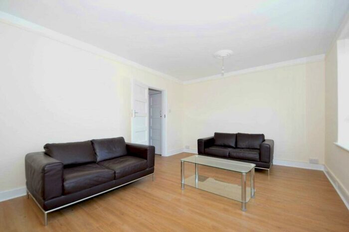 3 Bedroom Flat To Rent In Honeypot Lane, Stanmore, HA7