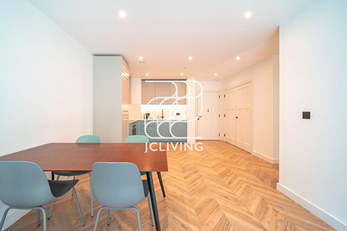 1 Bedroom Flat To Rent In Brook Street, Kingston Upon Thames, KT1