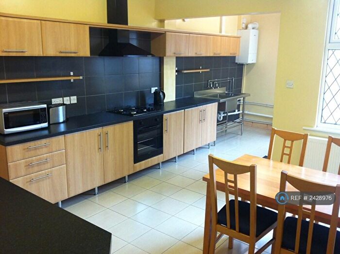 3 Bedroom Terraced House To Rent In City Road, Sheffield, S2