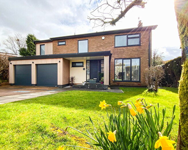 4 Bedroom Detached House For Sale In Fernhill Close, Glossop, SK13