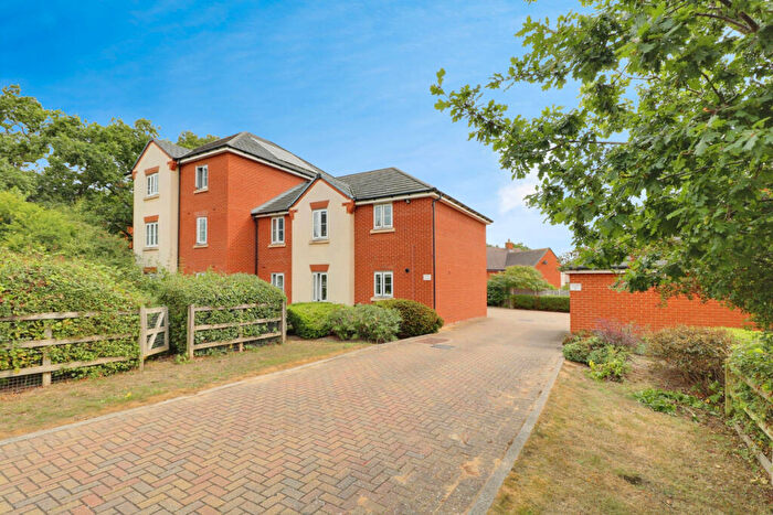 2 Bedroom Apartment To Rent In Robins Path, Benfleet, SS7