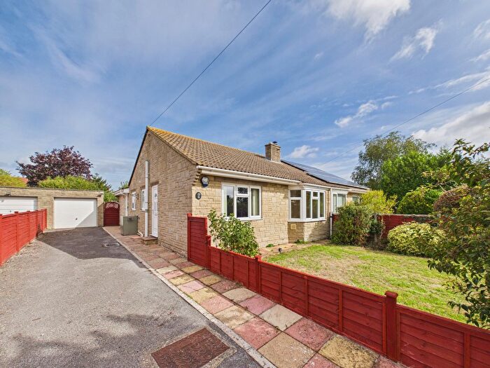 2 Bedroom Semi-Detached Bungalow For Sale In Waverley Close, Somerton, TA11