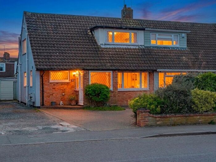 4 Bedroom Semi Detached House For Sale In Common Approach, Benfleet, SS7