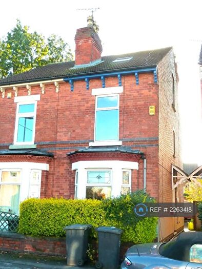 5 Bedroom Semi-Detached House To Rent In Thyra Grove, Nottingham, NG9