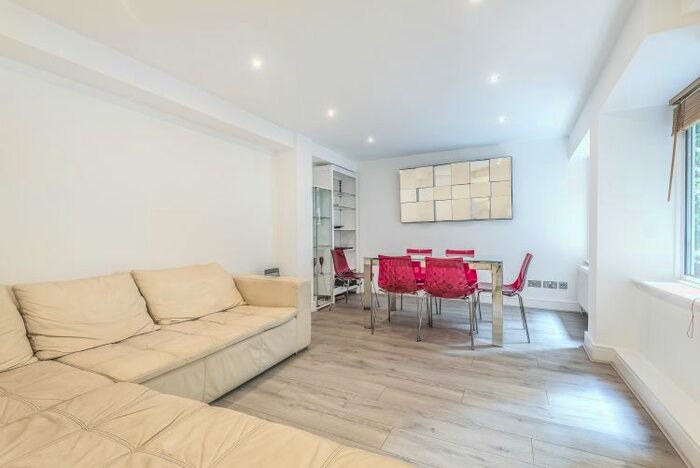 2 Bedroom Flat To Rent In Kensington Gardens Square, London, W2