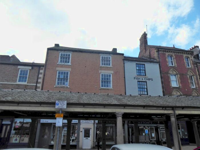 2 Bedroom Flat To Rent In Market Place, Hexham, NE46