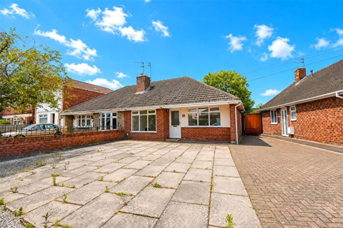 2 Bedroom Bungalow For Sale In Pinetree Grove, Moreton, Wirral, CH46