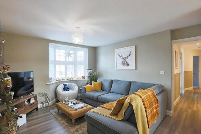 2 Bedroom Apartment For Sale In White Lias Way, Upper Lighthorne, Leamington Spa, CV33