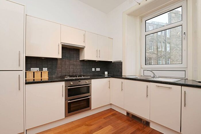 1 Bedroom Flat For Sale In Cambusnethan Street, Edinburgh, EH7