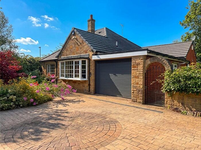 4 Bedroom Detached Bungalow For Sale In Newsome Road South, Huddersfield, HD4