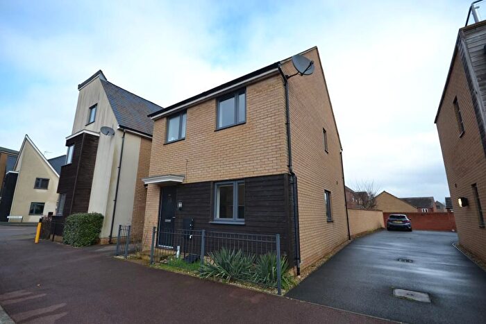 3 Bedroom Detached House For Sale In Selkirk Drive, Oakridge Park, Milton Keynes, Buckinghamshire, MK14