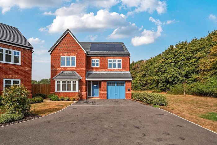 4 Bedroom Detached House For Sale In Burton Drive, Devizes, SN10
