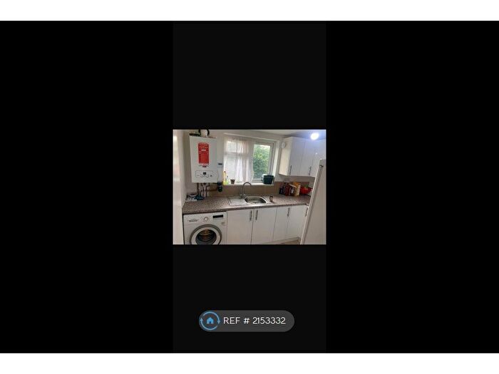 2 Bedroom Flat To Rent In Hounslow, Hounslow, TW3