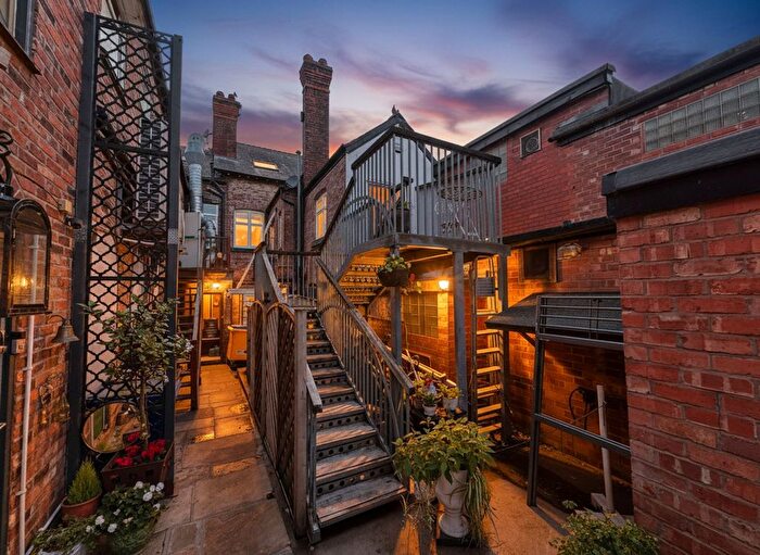 2 Bedroom Flat To Rent In Clifton Street, Alderley Edge, SK9