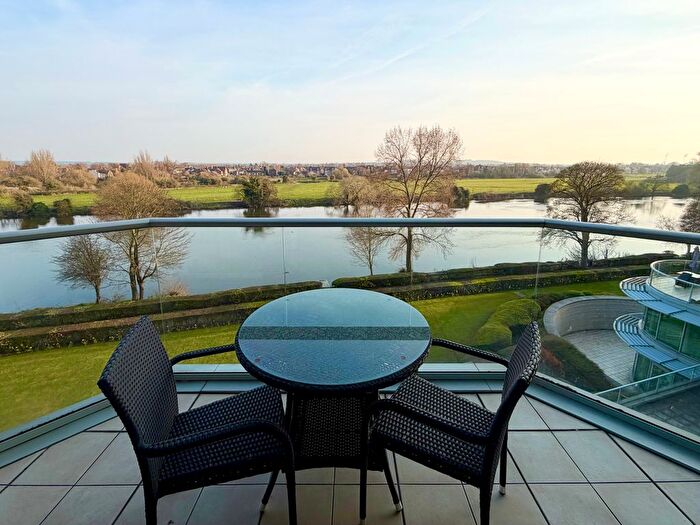 2 Bedroom Flat To Rent In River Crescent, Nottingham, NG2