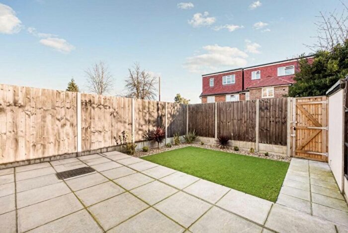 2 Bedroom Flat To Rent In Carlisle Avenue, Acton, W3