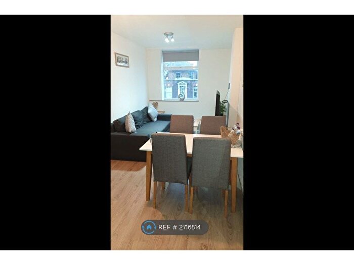 2 Bedroom Flat To Rent In South Street, Romford, RM1