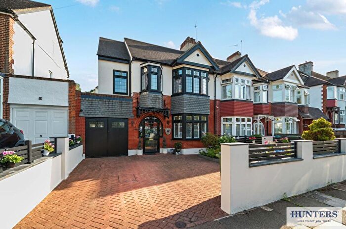 4 Bedroom End Of Terrace House For Sale In Chelsworth Drive, London, SE18