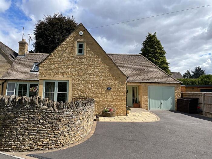 2 Bedroom Detached Bungalow For Sale In Marshmouth Lane, Bourton-On-The-Water, Cheltenham, GL54