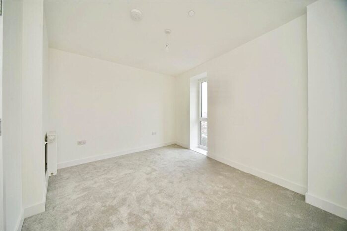 2 Bedroom Flat For Sale In Pintail Heights, The Hyde, London, NW9